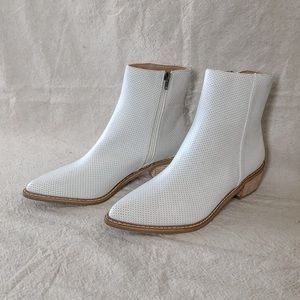 BNWT White heeled ankle booties